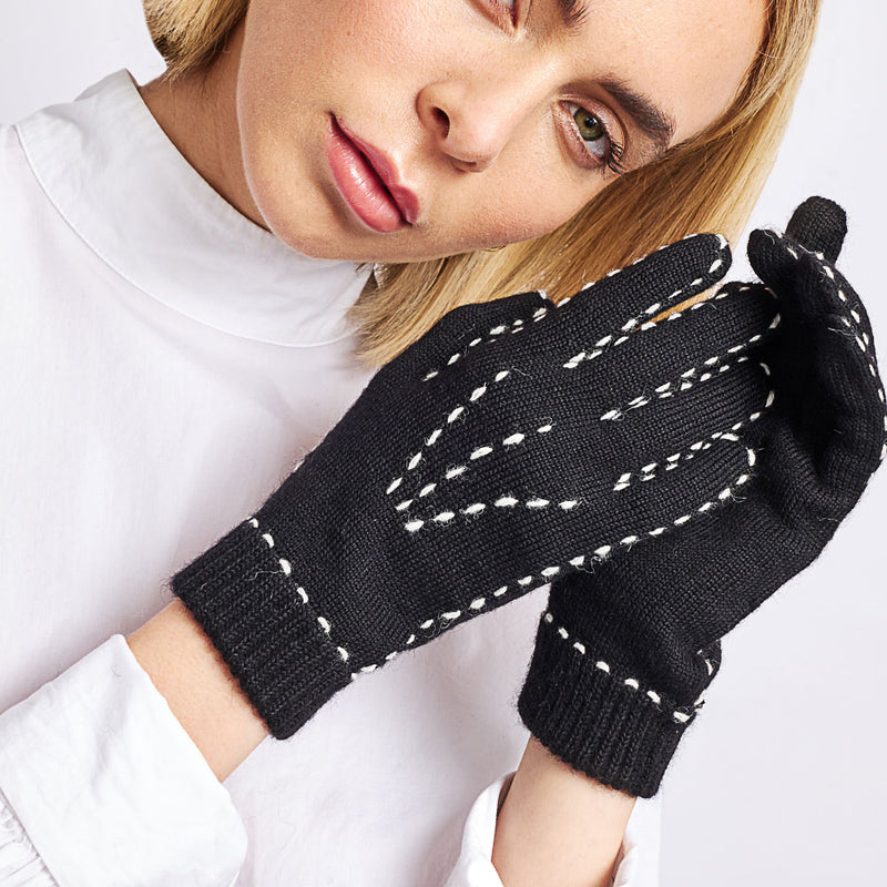 Kuna Willa Alpaca Gloves - model wearing black gloves with white stitching on a neutral background