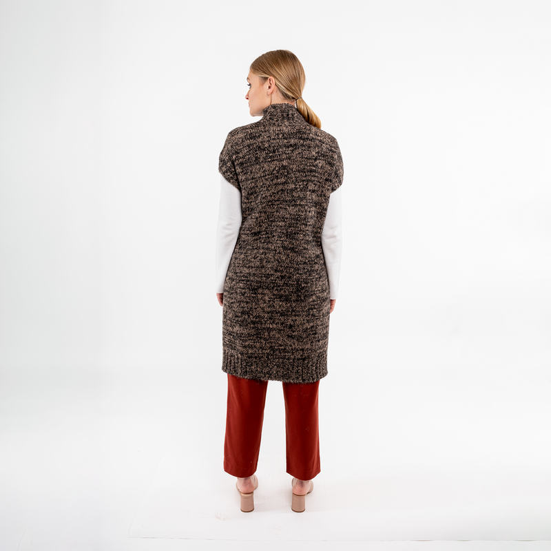 Back view of anthracite alpaca poncho, showcasing lightweight warmth and long length.