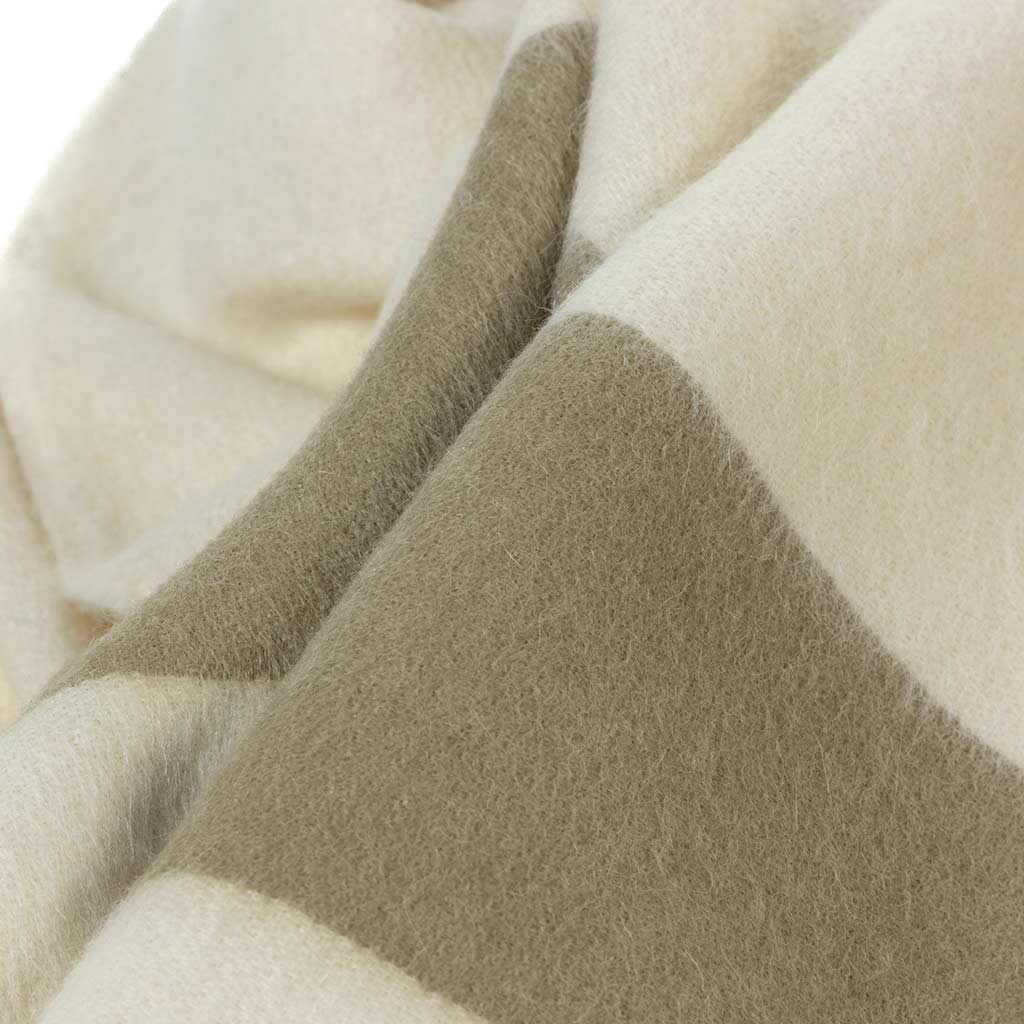Mason Baby Alpaca Throw – Ivory/Boa