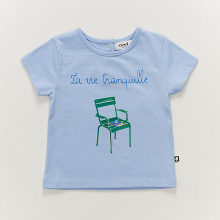 Oeuf La Vie Tranquile Tee Shirt - 100% organic Pima Cotton for summer, a blue tshirt that says la vie tranquille with a green park chair underneath on a white background